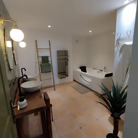 Charming Comfortable Barn Coutras