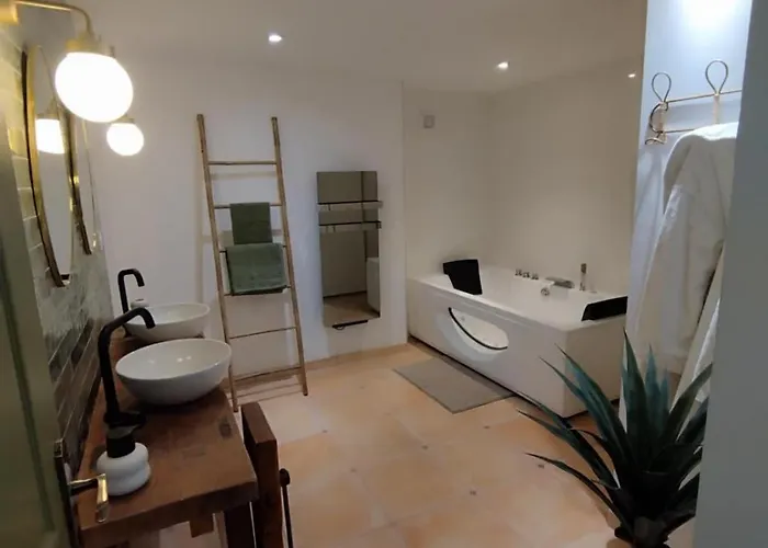 Charming Comfortable Barn Coutras